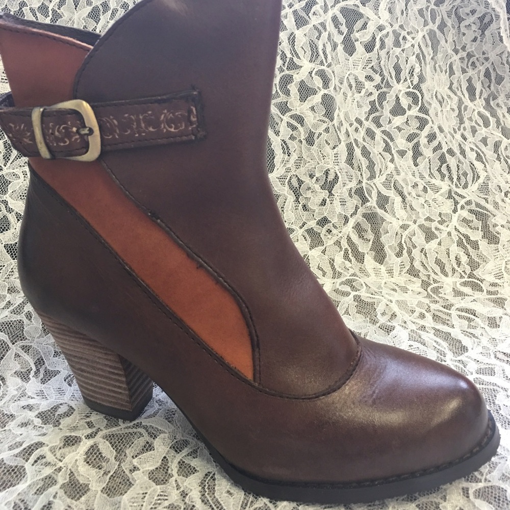 Jani Corkys leather short boots